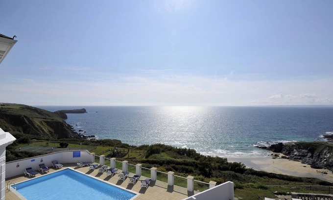 Mullion Cottage | VILLA 6, pet friendly, with pool in Mullion