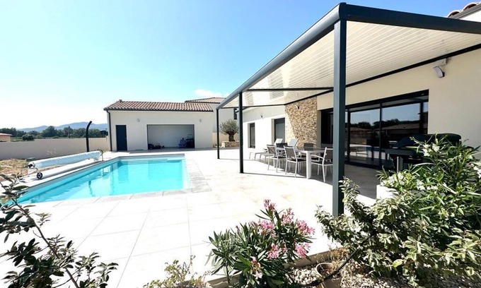 Cessenon-sur-Orb Villa | Villa 8 People Swimming Pool Pétanque BBQ