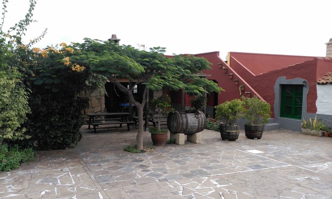 Los Gavilanes Cottage | Villa Abona, the energy of white stone and mud