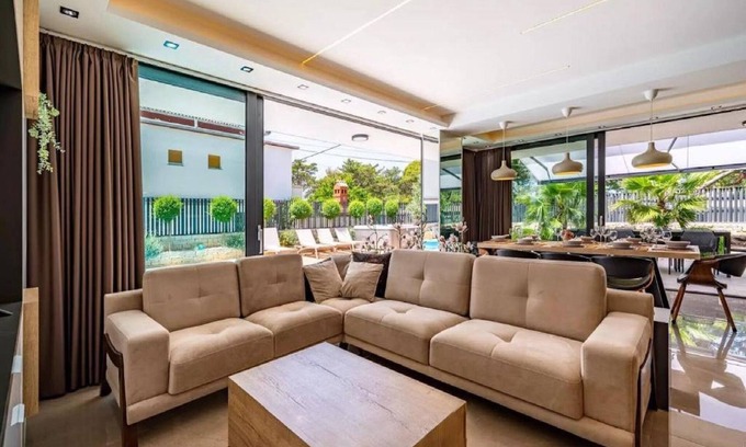 Banjol Villa | Villa Alpha - Four Bedroom Villa with Swimming Pool