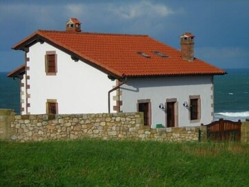 San Vicente de la Barquera Villa | VILLA ANDREA I in San Vicente de la Barquera