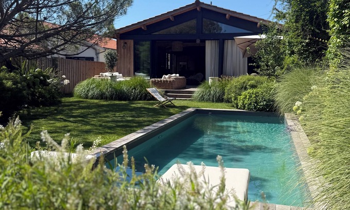 Cauderan Villa | Villa and outbuilding with pool and garden