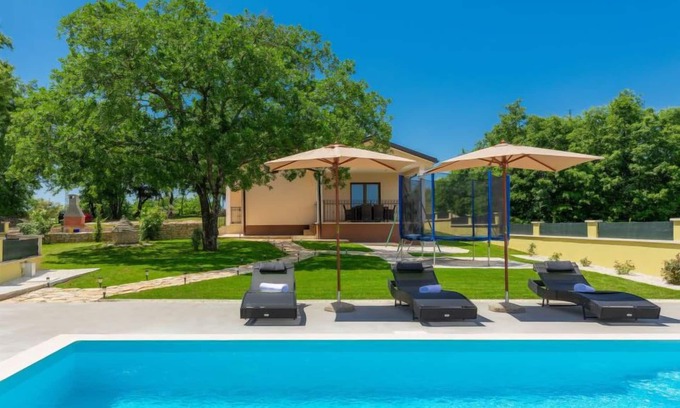 Vadediji House | Villa Aniva by Interhome