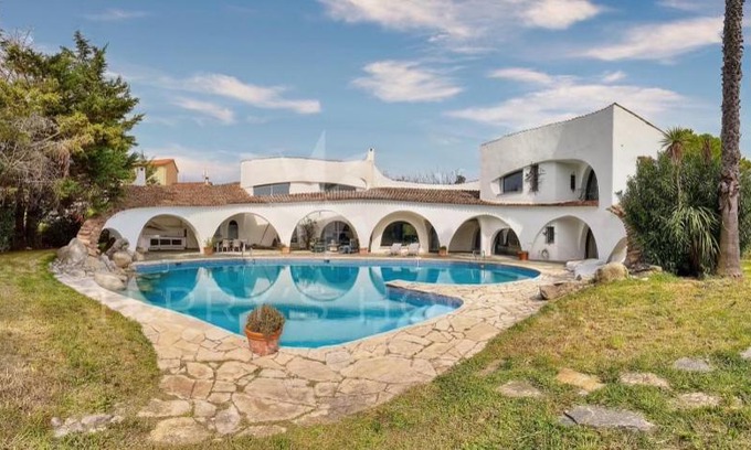 Le Plan-de-Grasse Villa | Villa avec piscine ,tennis et chambres climatisés