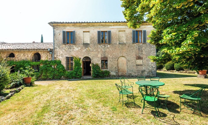 Monteroni d'Arbia Villa | Villa 'Ballati' with Shared Garden