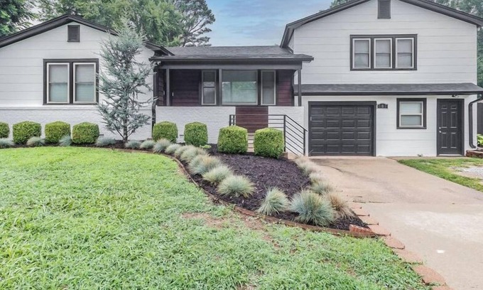 Downtown House | Villa Bella elegant family retreat in downtown Bentonville