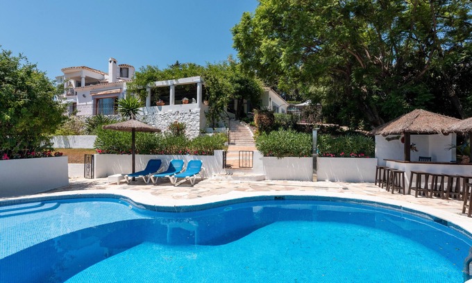 San Pedro de Alcantara Villa | Villa 'Bonita' with Mountain Views, Wi-Fi, and Air Conditioning