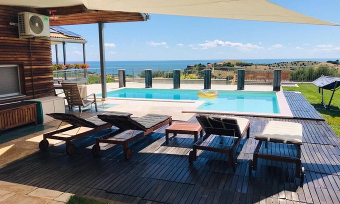 Cologna Spiaggia Apartment | Villa Borsacchio with sea view