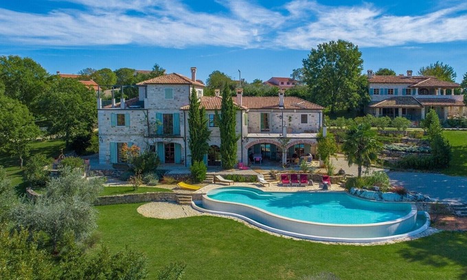 Kanfanar Villa | Villa By Three Oaks in Barat