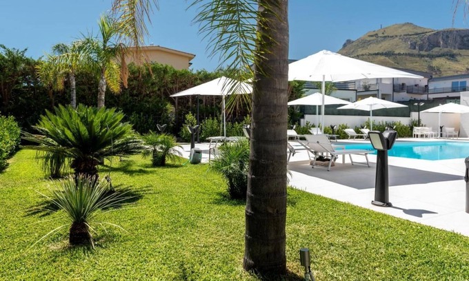 Torre Colonna-sperone Apartment | VILLA CAROLA GROUND FLOOR