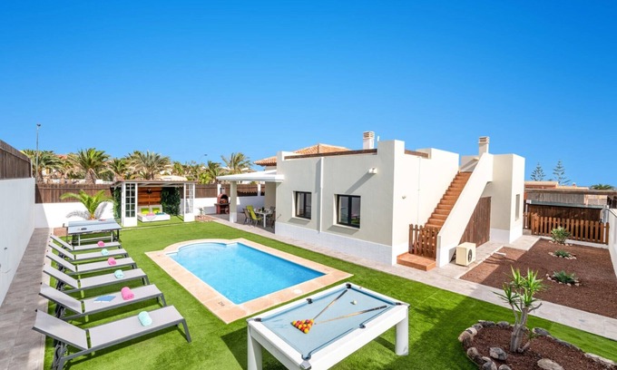 Caleta de Fuste Villa | Villa Caleta Del Sol by Villa Plus