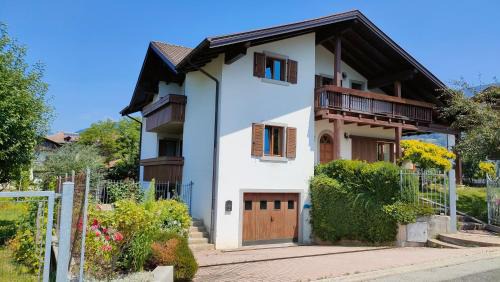 Cares House | Villa Cares - Pension mit Tischtennis