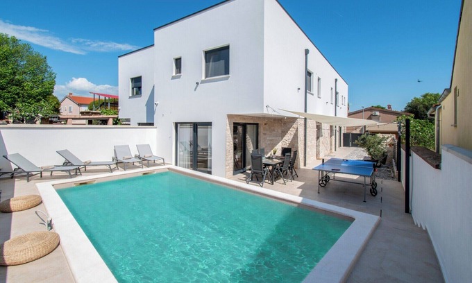 Bale Villa | Villa Casa Bella by Istrabook