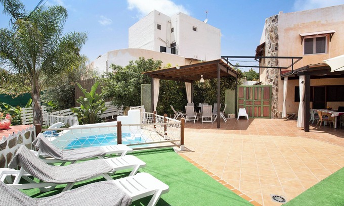 Moya Villa | Villa 'Casa Las Flores' with Mountain View