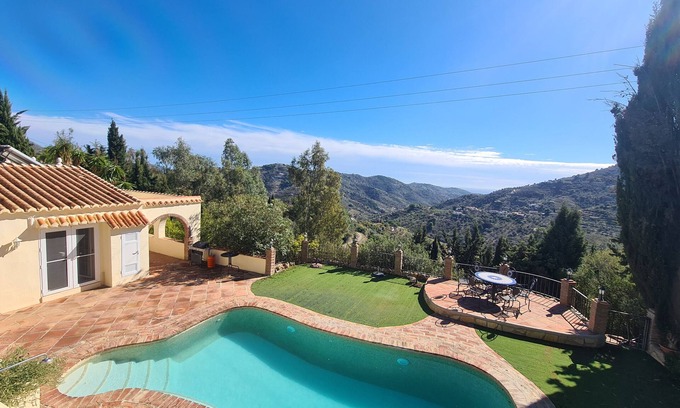 Competa Villa | Villa 'Casa tranquila torrox' with Mountain View, Pool, Garden, Terrace, A/C & Wi-Fi