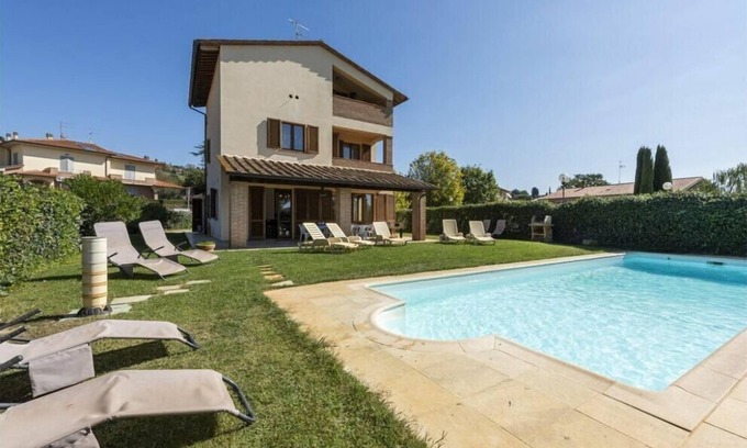 Lucignano Villa | Villa Clemente Comfortable holiday residence