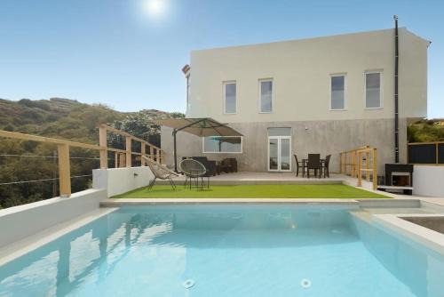 Fontanales Villa | Villa con piscina y vista al mar