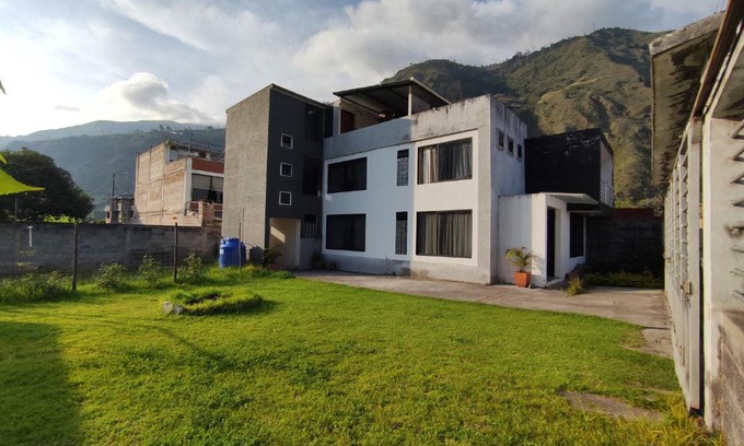 Banos de Agua Santa Villa | Villa Cosmopolita