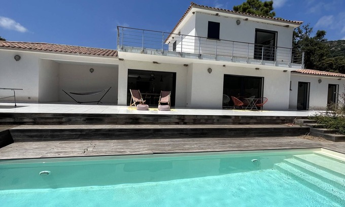 Pinarellu Villa | Villa Darchitecte Corse du Sud. Accès Direct Plage de Lavu Santu
