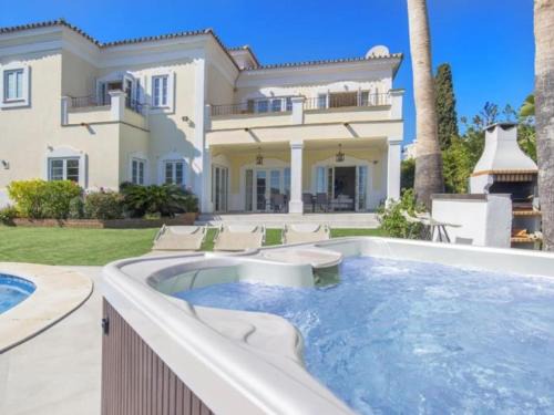 New Golden Mile Villa | Villa de Lujo Cerca de Puerto Banus para 11, Spa y Gimnasio - ES-175-39