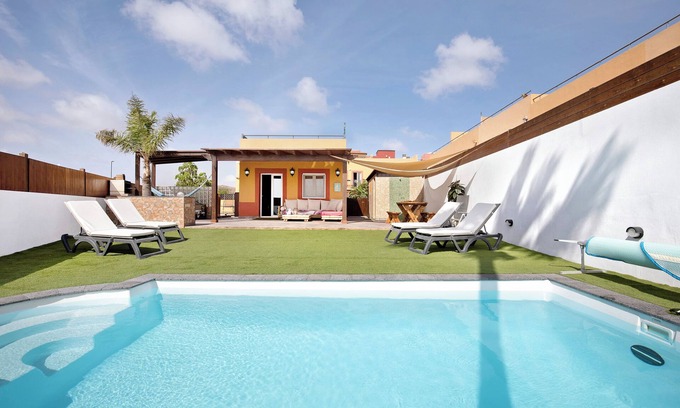 Corralejo Villa | 'Villa del Relax' with Sea View, Pool & Wi-Fi