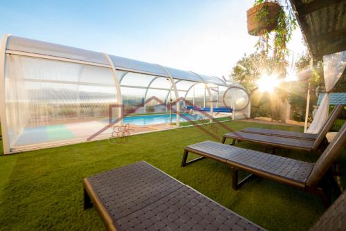 Mentrida House | Villa del sol - piscina climatizada