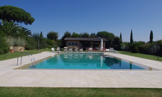 Collemezzano House | Villa delle Palme near the sea with a wonderful pool