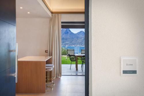 Brenzone sul Garda Apartment | Villa Divina22- APT Icona con piscina e vista lago
