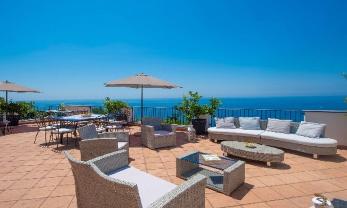 Praiano Villa | Villa Dolce Vita as the name says
