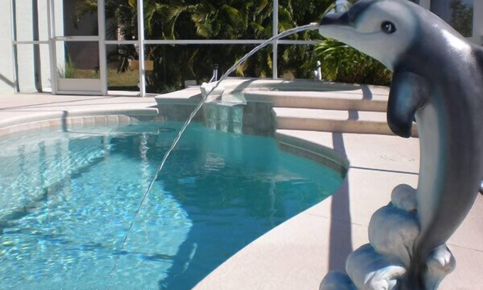 Cape Coral Villa | Villa Dolphin is a charming 2 Bed Cape Coral Pool Villa facing south.