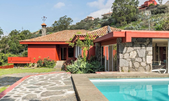 Cuesta la Grama Villa | Villa "El Jardín de Santa Bígida" with Mountain View, Pool, Wi-Fi, Sauna & Garden