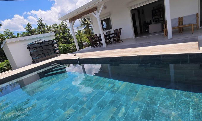 Petit-Bourg Villa | Villa Entièrement Rénovée Située au Centre Avec une Très Très Belle vue sur mer