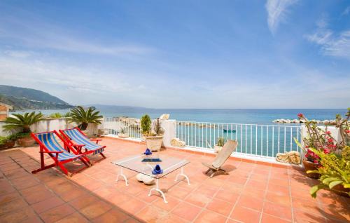 Favazzina House | Villa Eugenia