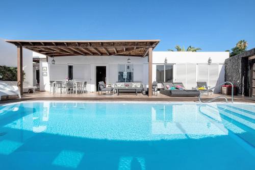 Playa Blanca Villa | Villa Fae