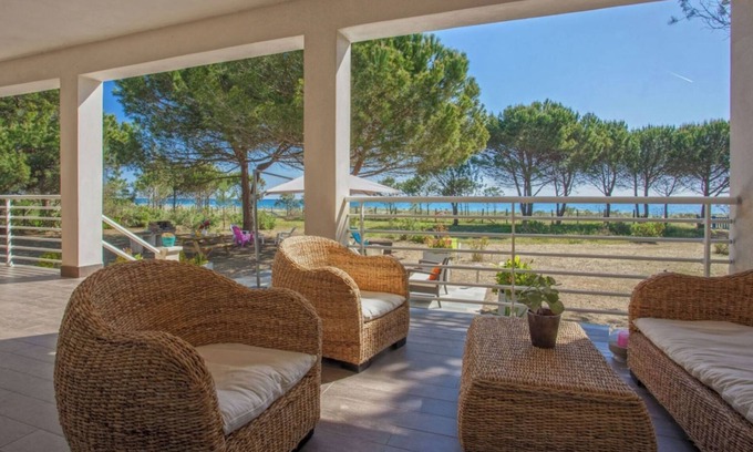 Sorbo-Ocagnano House | villa feet in the water/gite 3 stars