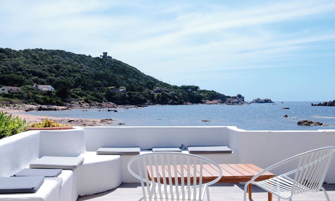 Isolella Villa | Villa feet in water