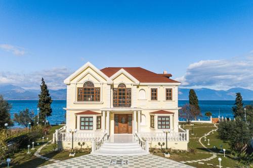 Gefira Mpania Villa | Villa Filoxenia - by the sea - up to 12 guests
