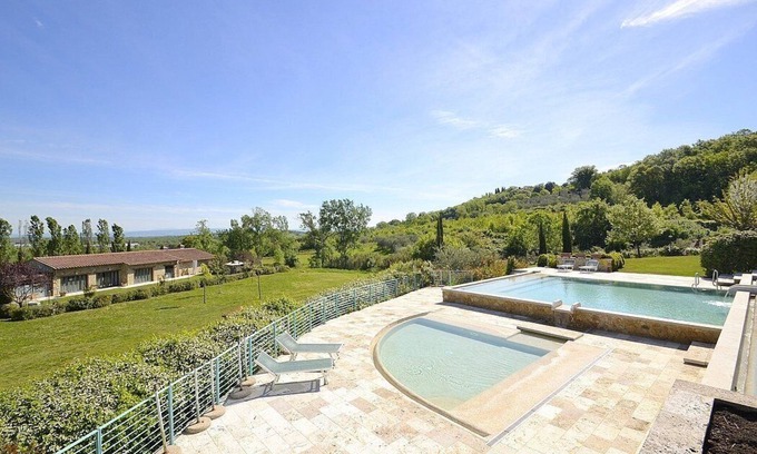 San Macario In Monte House | Villa Fontanile D: An elegant and welcoming apartment that is part of a small villa surrounded by the greenery, with Free WI-FI.