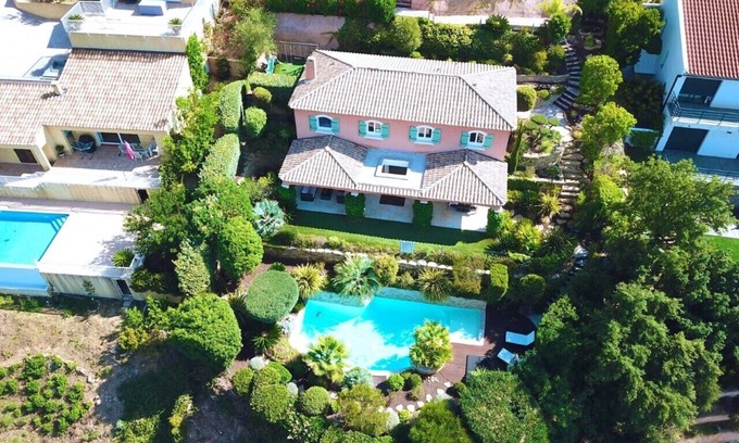 La Londe-les-Maures House | Villa FOR 8/10 PEOPLE Swimming pool, jacuzzi, Panoramic view of the sea and vineyards