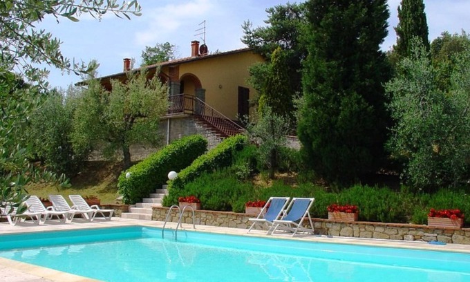 Monte San Savino Other | Villa for 8 to 12 people in the outskirts of Monte San Savino in Tuscany - with private pool, table