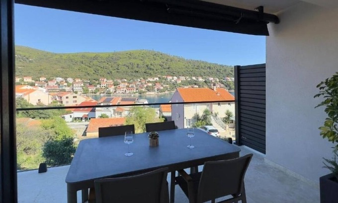 Brna Villa | Villa Fortuna ap3 : One-Bedroom Apartment