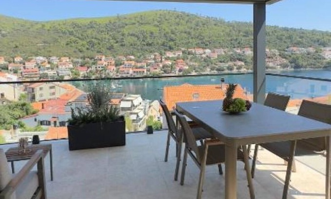 Brna Apartment | Villa Fortuna ap6 : One-Bedroom Apartment