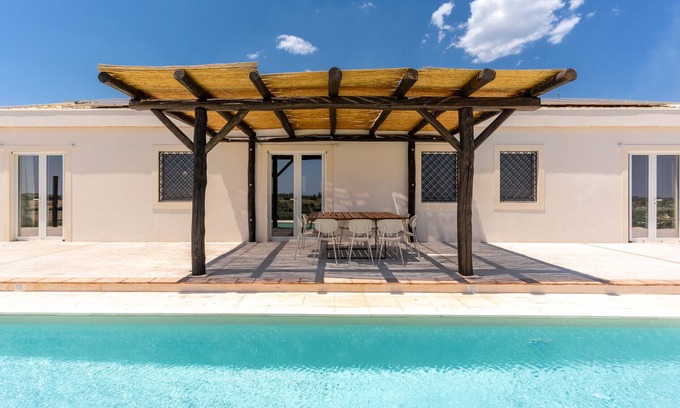 Syracuse Villa | Villa Frescura con Piscina by Wonderful Italy