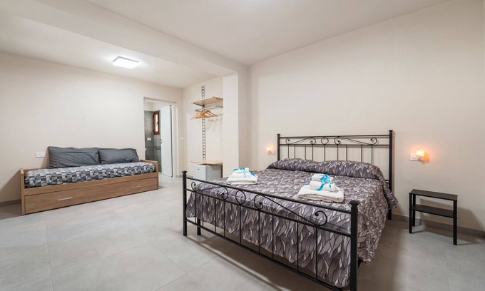 Guspini Apartment | Villa Giovia: Family Room 3