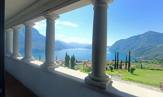 Riva di Solto Villa | Villa Hélène Apt1