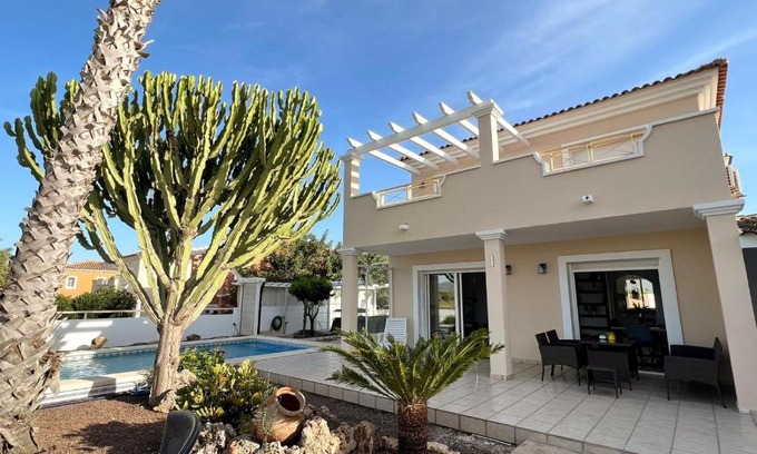 Caserio Los Tarquinos Villa | Villa Hermosa with a private pool