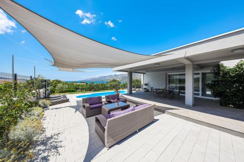 Rovanjska Villa | Villa Immortelle with pool and sea view