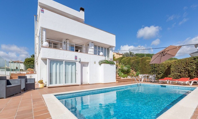 Blanes Villa | Villa in Blanes with Pool and Beach Views
