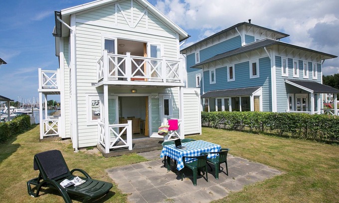 Municipality of Hellevoetsluis Villa | Villa in Cape Helius with Garden Terrace