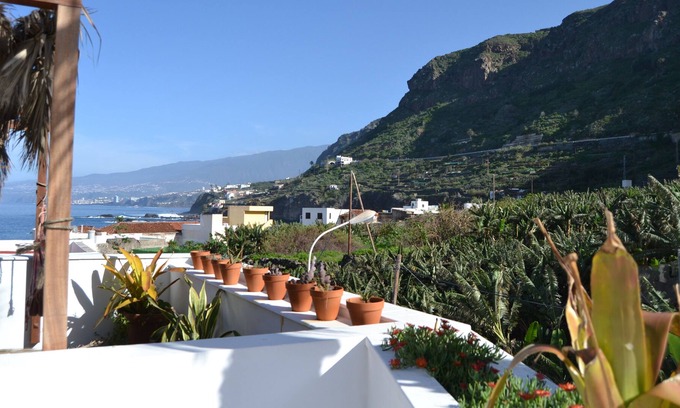 Las Aguas House | Villa in Tenerife, 80 meters from the ocean, solarium, wifi, exotic architecture